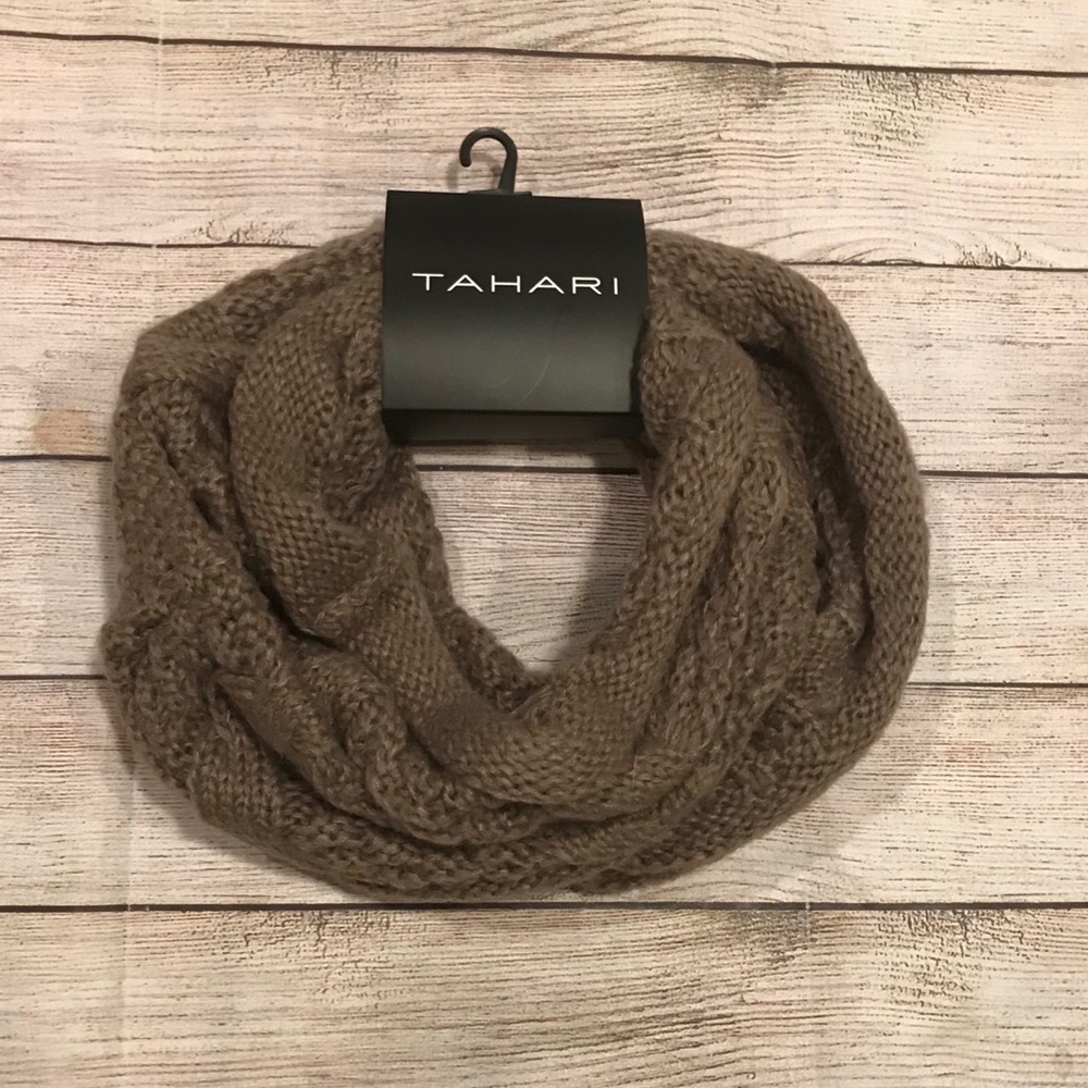 NWT Tahari Cable Knit Infinity Scarf In Taupe - Picture 2 of 6